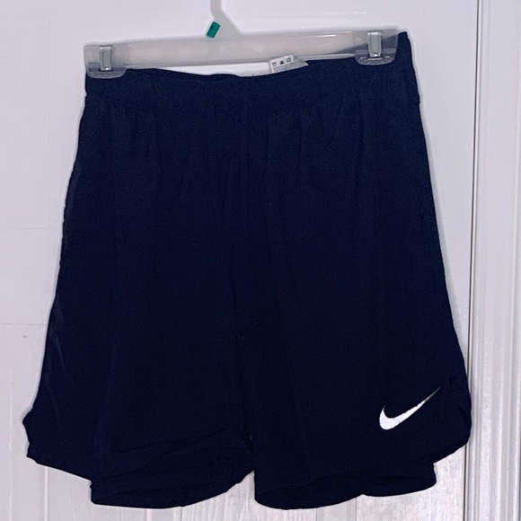 Nike athletic shorts with compression tights - Picture 5 of 5